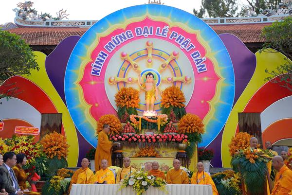 Phật giáo Lâm Đồng hân hoan, long trọng cử hành Đại lễ Phật đản tại Lễ đài trung tâm