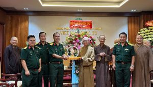 Lãnh đạo Quân khu 7 thăm, chúc mừng Đại lễ Phật đản tại Phật giáo TP.HCM