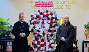 Tổng Giám mục Giuse Nguyễn Năng thăm, chúc mừng Đại lễ Phật đản Phật giáo TP.HCM