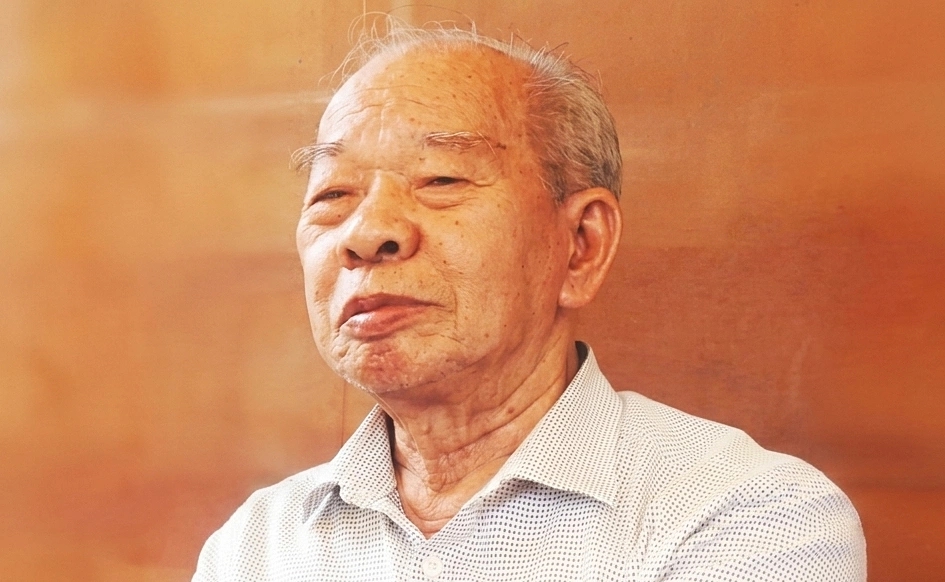 Phạm Thiên Thư: Tiếng Chuông Vọng Giữa Động Hoa Vàng