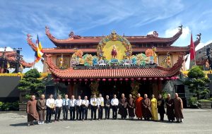 Ủy ban Đoàn kết Công giáo Việt Nam TP.HCM đã đến thăm và chúc mừng Phật đản PL.2570