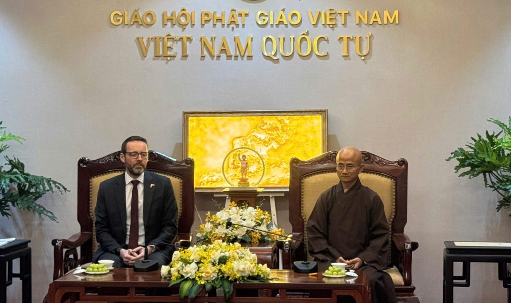 Đại sứ Vương quốc Anh thăm, chúc mừng Đại lễ Phật đản Phật giáo TP.HCM