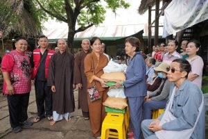 TP.HCM: Chùa Huyền Trang trang nghiêm Đại lễ Phật đản và trao 250 phần quà từ thiện