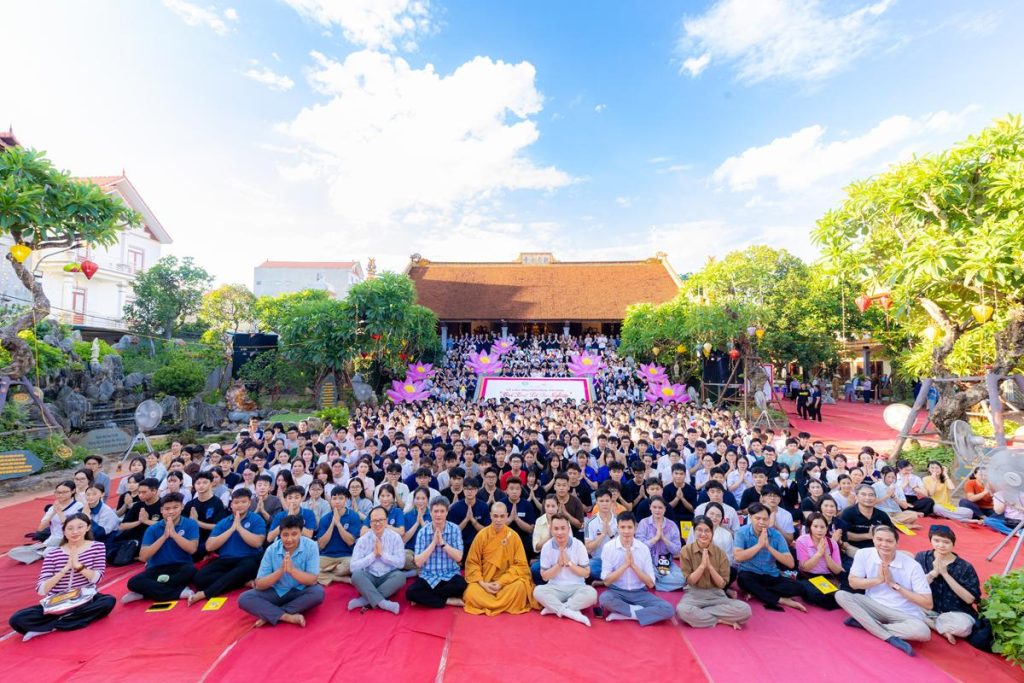 Hơn 1.000 sĩ tử tham dự Lễ cầu nguyện mùa thi tại chùa Quan Âm: Gieo hạt giống tuệ giác, vững bước vào tương lai