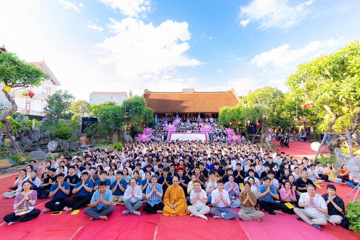 Hơn 1.000 sĩ tử tham dự Lễ cầu nguyện mùa thi tại chùa Quan Âm: Gieo hạt giống tuệ giác, vững bước vào tương lai