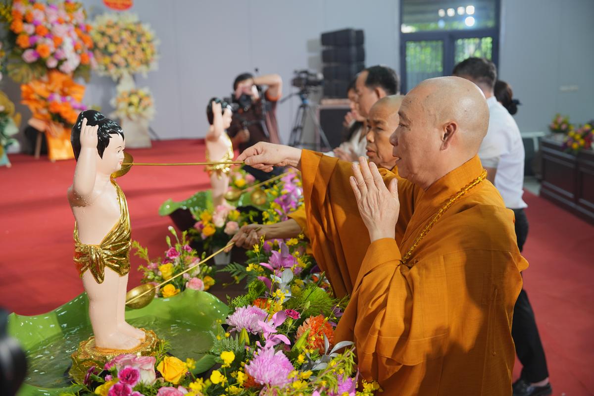 Đại lễ Phật đản PL.2570 tại Hà Nội: Lan tỏa thông điệp từ bi, trí tuệ vì một Thủ đô hòa bình và phát triển