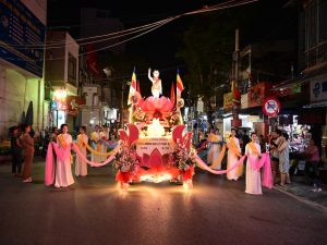 Hải Phòng: Rộn ràng lễ rước kiệu Phật, diễu hành xe hoa hân hoan kính mừng Phật đản PL. 2570