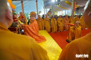 Lễ cầu siêu các anh hùng liệt sĩ tại công viên Lê Thị Riêng diễn ra xuyên đêm