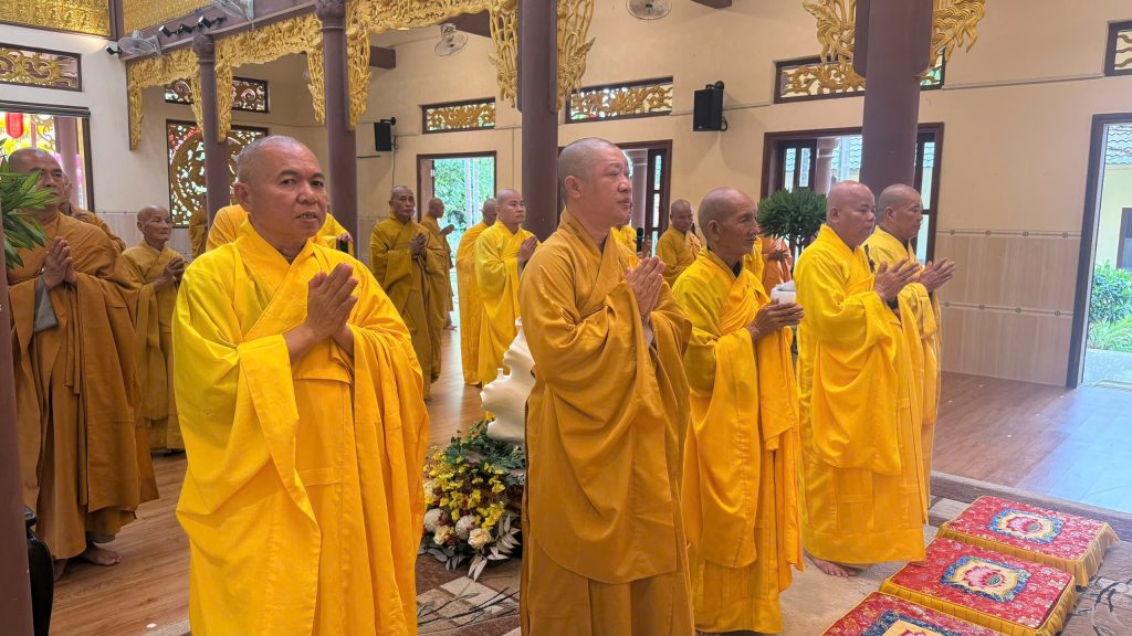 ẤM ÁP ĐẠO TÌNH TRONG NGÀY LỄ KHAI HẠ  VÀ TÁC PHÁP AN CƯ TẠI CHÙA VẠN THIỆN
