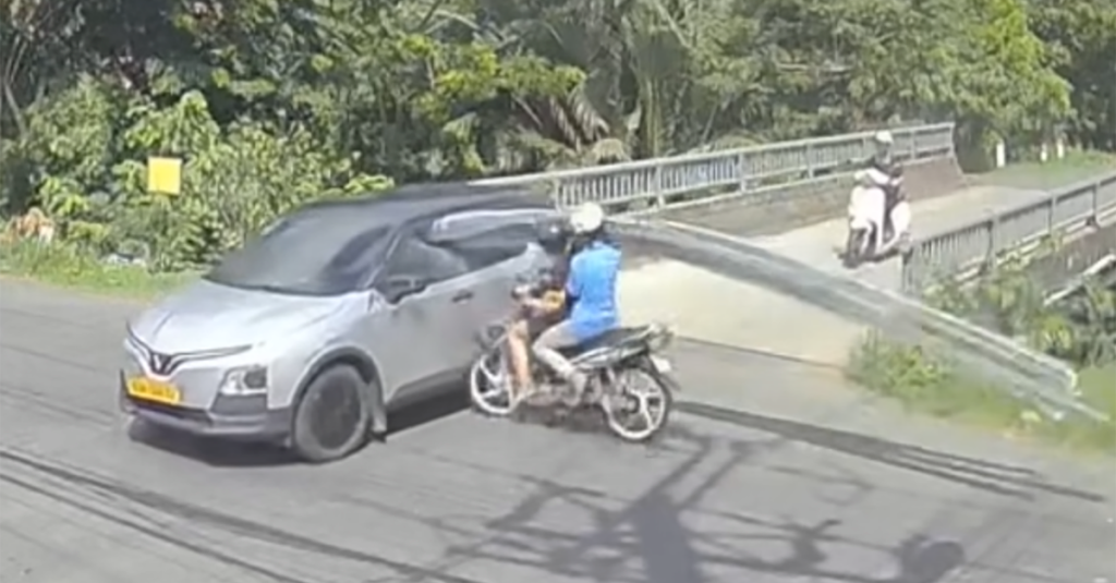 Chở bó ống dài làm thủng kính ô tô, thanh niên nhận phiếu phạt đến 14 triệu