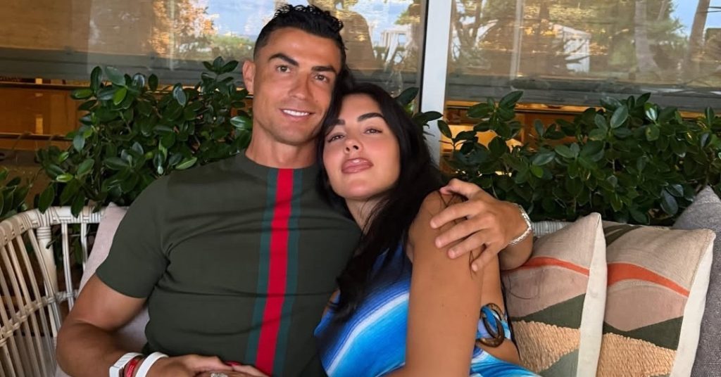 Ronaldo hội ngộ vợ người mẫu sau khi phá kỷ lục tại World Cup