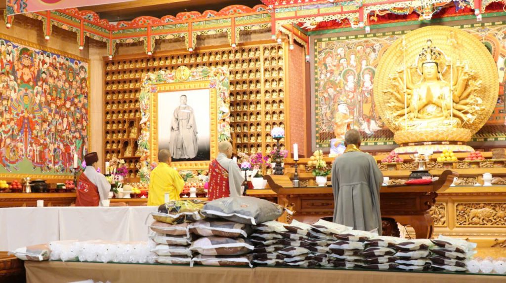 ĐẠO TRÀNG VIỆN CHUYÊN TU HÀN QUỐC THAM DỰ VÀ CÚNG DƯỜNG ĐẠI LỄ PHẬT ĐẢN TẠI CHÙA MINH TRANG