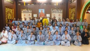 Trưởng lão Hòa thượng Thích Minh Thông thuyết giảng tại khóa tu Niệm Phật chùa Linh Bửu