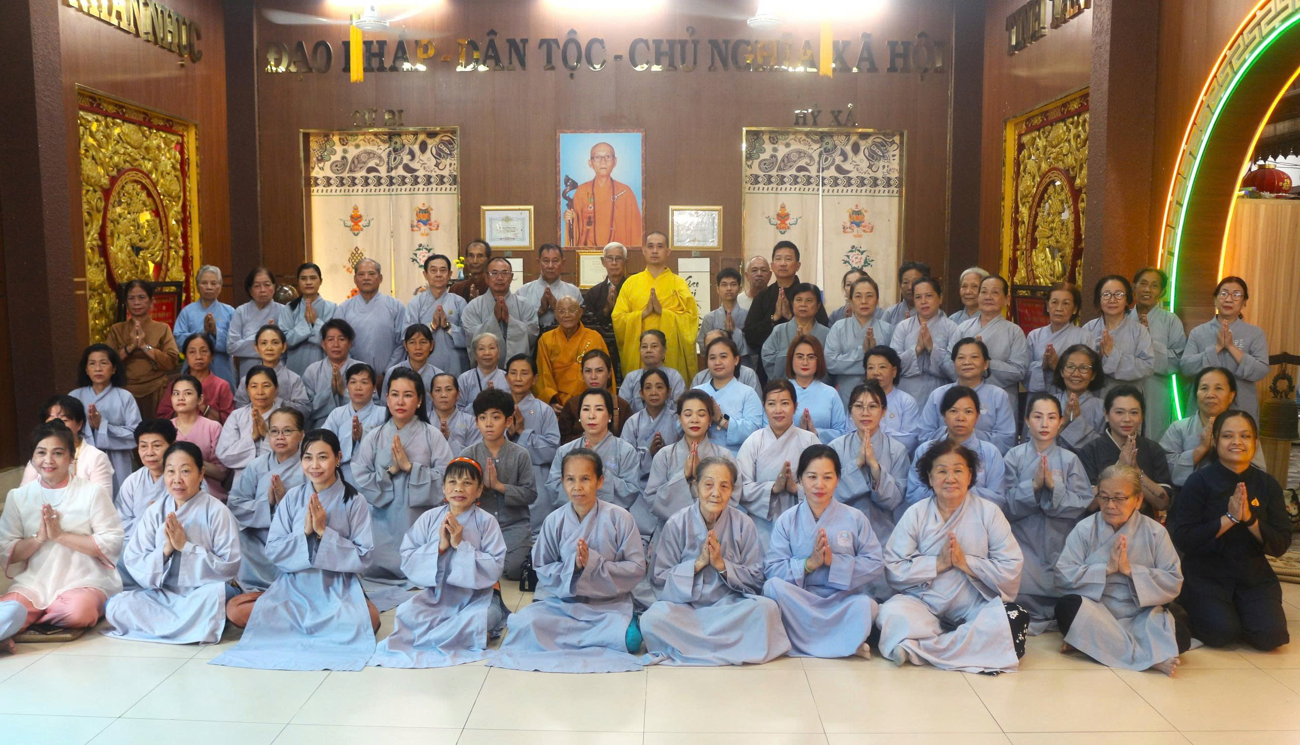 Trưởng lão Hòa thượng Thích Minh Thông thuyết giảng tại khóa tu Niệm Phật chùa Linh Bửu