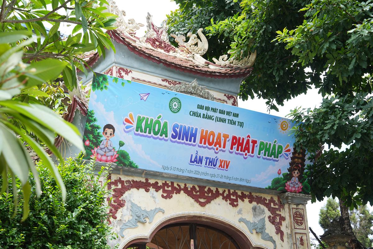 Hà Nội: Gần 500 bạn trẻ tham gia khóa sinh hoạt Phật pháp mùa hè lần thứ XIV tại chùa Bằng