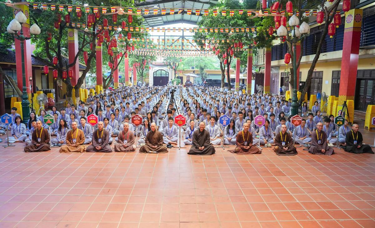 Ngày thứ 5 Khóa sinh hoạt Phật pháp mùa hè tại chùa Bằng: Gieo tình yêu thủ đô qua từng địa danh lịch sử