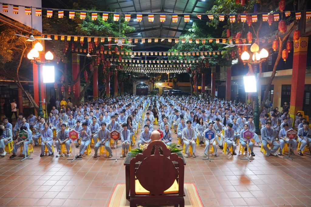 Ngày thứ hai Khóa sinh hoạt Phật pháp mùa hè chùa Bằng: Học lắng nghe để hiểu, quay về để thương