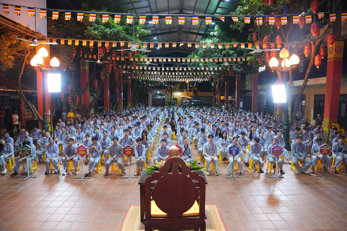 Ngày thứ hai Khóa sinh hoạt Phật pháp mùa hè chùa Bằng: Học lắng nghe để hiểu, quay về để thương