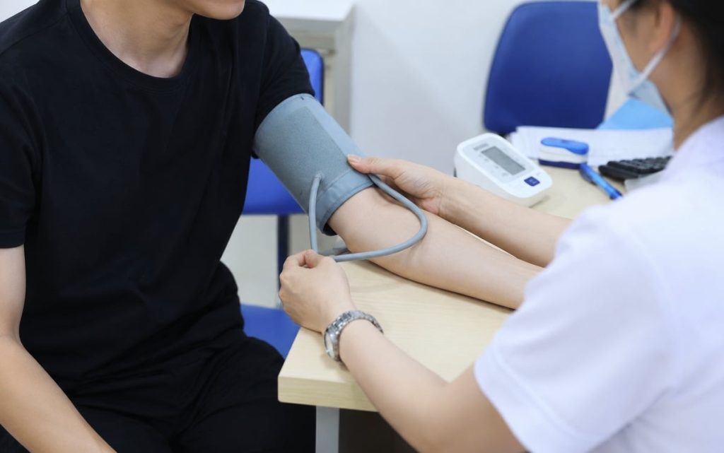 29 tuổi nhập viện vì huyết áp 190: Thức khuya, cà phê và ăn mặn tích tụ thành bệnh缩略图 29 tuổi nhập viện vì huyết áp 190: Thức khuya, cà phê và ăn mặn tích tụ thành bệnh