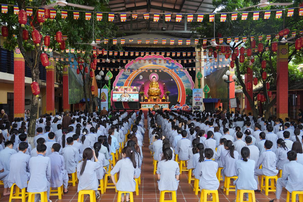 Ngày tu học thứ ba tại chùa Bằng: Trở về với chính mình, nuôi lớn hạt giống yêu thương