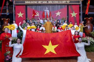 Hà Nội: Xúc động chương trình Nghệ thuật “Dáng đứng Việt Nam – Bản Hùng ca bất tử” tại chùa Tân Hải