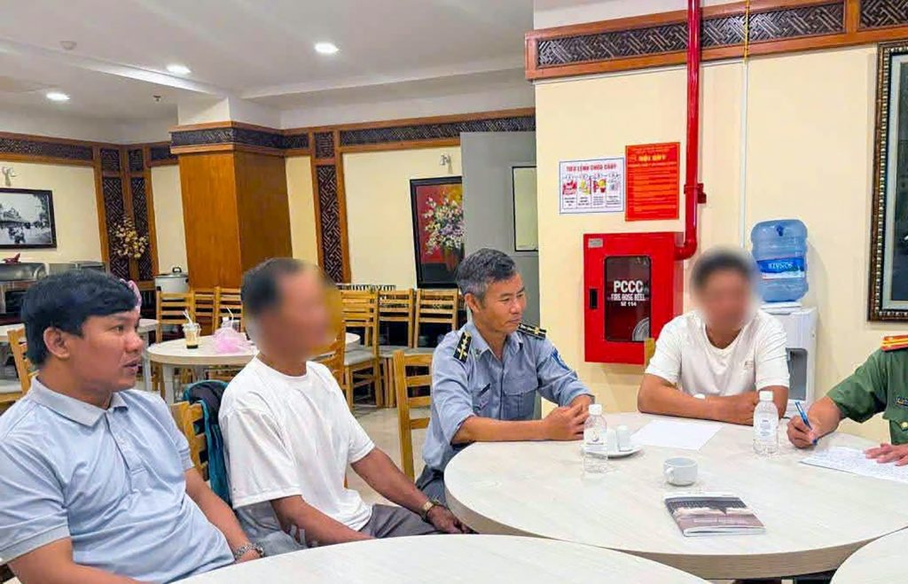 Bẻ hơn 10kg san hô ở biển Nha Trang, hai du khách bị phạt 50 triệu đồng缩略图 Bẻ hơn 10kg san hô ở biển Nha Trang, hai du khách bị phạt 50 triệu đồng