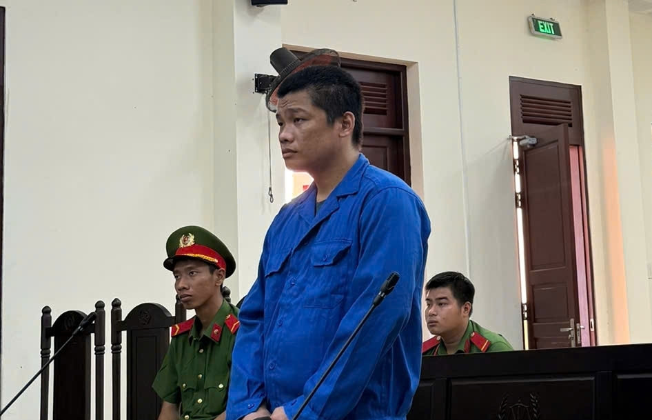 Bé trai 7 tuổi ngủ gầm cầu thang bệnh viện và chuỗi ngày bị cha ép bán vé số, bạo hành缩略图 Bé trai 7 tuổi ngủ gầm cầu thang bệnh viện và chuỗi ngày bị cha ép bán vé số, bạo hành