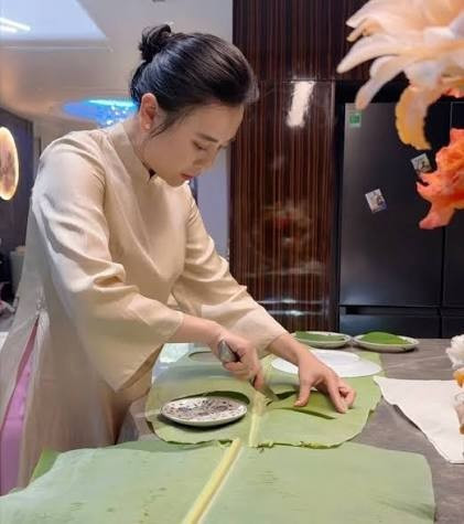 Bữa cơm giản dị của Phương Oanh gây tò mò vì chi tiết “độc lạ”