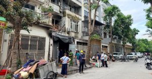 Cảnh sát khám nghiệm hiện trường vụ cháy biệt thự khiến 2 người tử vong ở Hà Nội