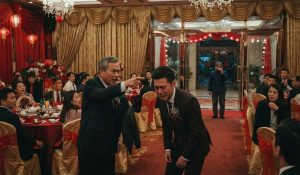 Chú rể bị sếp sa thải ngay tại đám cưới vì bất hiếu, chê mẹ xấu không cho dự lễ