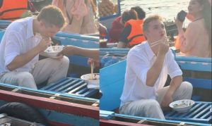 Clip chàng Tây đẹp trai lóng ngóng cầm đũa ăn bún ở chợ nổi &amp;apos;gây mê&amp;apos; dân mạng