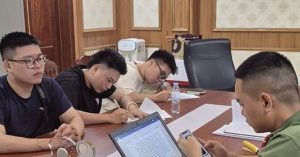 Công an làm việc với 3 thanh niên cợt nhả chương trình &amp;apos;Sao sáng dẫn đường&amp;apos;