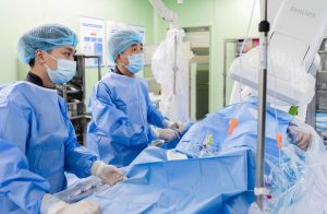 Cứu sống nam bệnh nhân ngoại quốc bị tắc hoàn toàn &amp;apos;động mạch sinh mệnh&amp;apos;