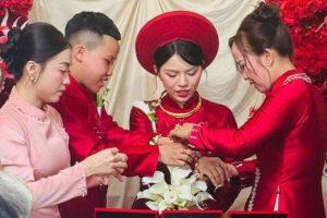 Đám cưới ‘không chú rể&amp;apos; ở miền Tây, hai gia đình tặng 11 sổ đỏ, 5 cây vàng