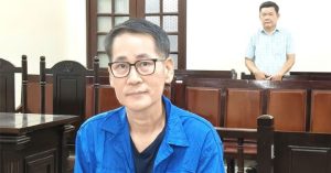 Đạo diễn Lê Minh thừa nhận tạt sơn, mắm tép vào nhà người vay tiền rồi bỏ chạy