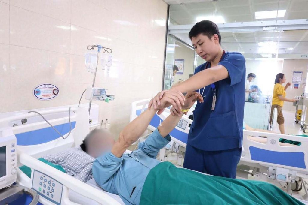 Đau đầu tự mua thuốc uống, người đàn ông nhập viện vì xuất huyết não缩略图 Đau đầu tự mua thuốc uống, người đàn ông nhập viện vì xuất huyết não