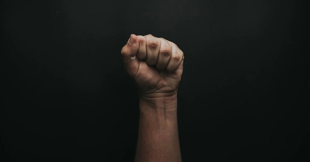 Ghen tuông, người phụ nữ bỏ thuốc, giam giữ và hành hạ tình nhân như thời trung cổ nhiều ngày