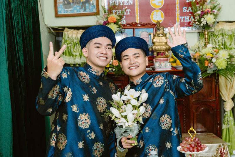Hai chàng trai nên duyên, bố mẹ tổ chức hơn 60 mâm cỗ cưới tác thành