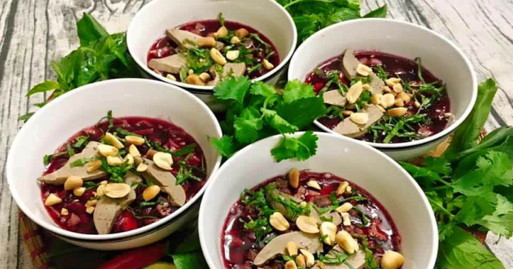 Hai ngày sau khi ăn tiết canh lợn, người đàn ông phải cấp cứu, thở máy缩略图 Hai ngày sau khi ăn tiết canh lợn, người đàn ông phải cấp cứu, thở máy
