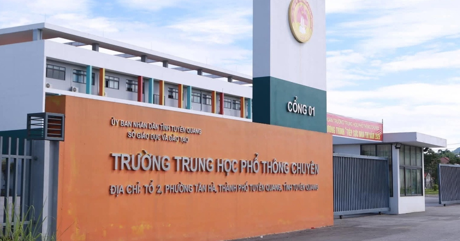 Khởi tố hiệu trưởng trường Chuyên Tuyên Quang và 6 người vụ 147 điểm 10 Toán