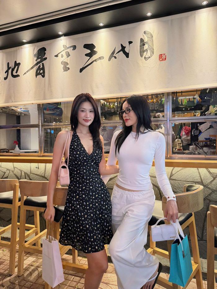 Kỳ Duyên tặng Đoàn Thiên Ân dây chuyền đá khổng tước 105 triệu đồng