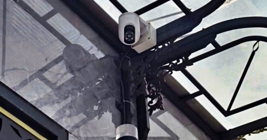 Lắp camera chăm mẹ, con gái phát hiện bà rút phích cắm, nói lời đau lòng缩略图 Lắp camera chăm mẹ, con gái phát hiện bà rút phích cắm, nói lời đau lòng