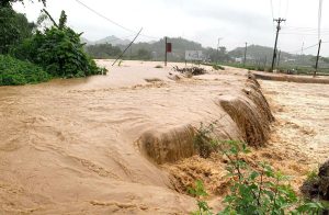 Mưa lớn gây ngập sâu ở Thái Nguyên, một bé trai bị lũ cuốn mất tích
