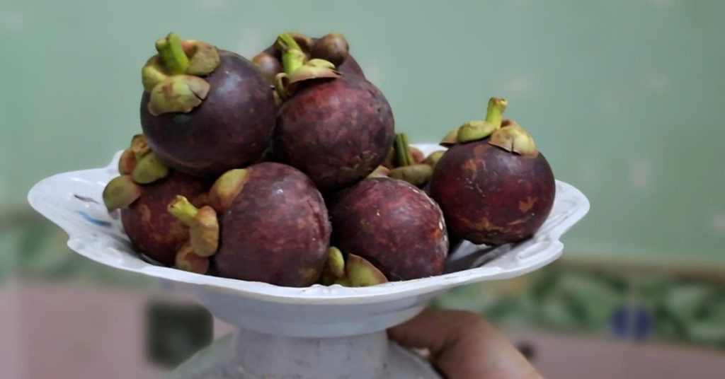 Nghe lời mỉa mai trong đám giỗ, vợ nói một câu khiến cả họ bỏ về