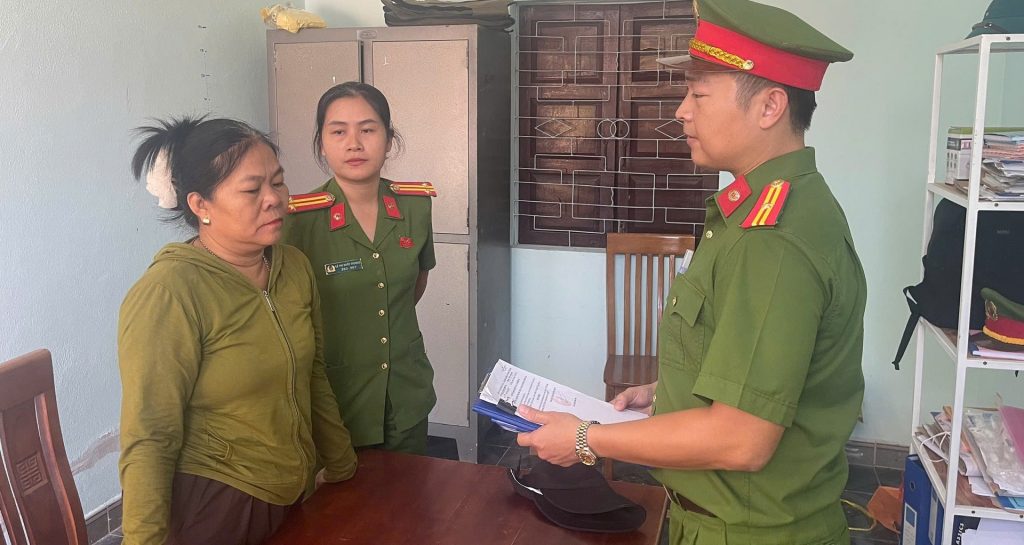 Nhờ 'thầy bói' lấy lại 10 tỷ đồng bị lừa, người phụ nữ mất thêm 179 triệu đồng缩略图 Nhờ 'thầy bói' lấy lại 10 tỷ đồng bị lừa, người phụ nữ mất thêm 179 triệu đồng