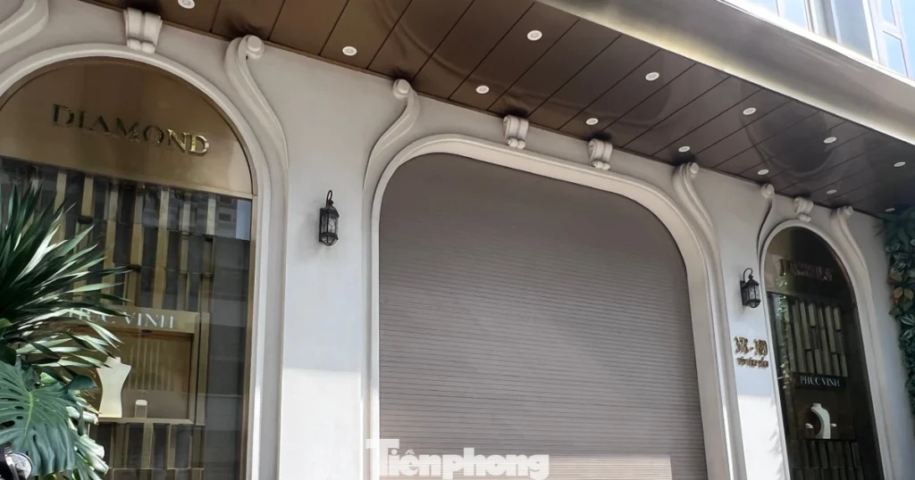 Ồ ạt đóng cửa hàng kim cương, điều gì đang xảy ra?缩略图 Ồ ạt đóng cửa hàng kim cương, điều gì đang xảy ra?