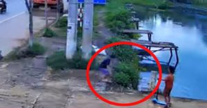 Phản ứng nhanh nhạy của bé trai 9 tuổi cứu em họ 6 tuổi khỏi đuối nước