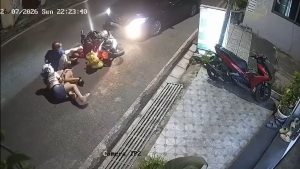 Truy tìm tài xế ô tô lấn làn tông xe máy chở 2 trẻ nhỏ rồi bỏ chạy