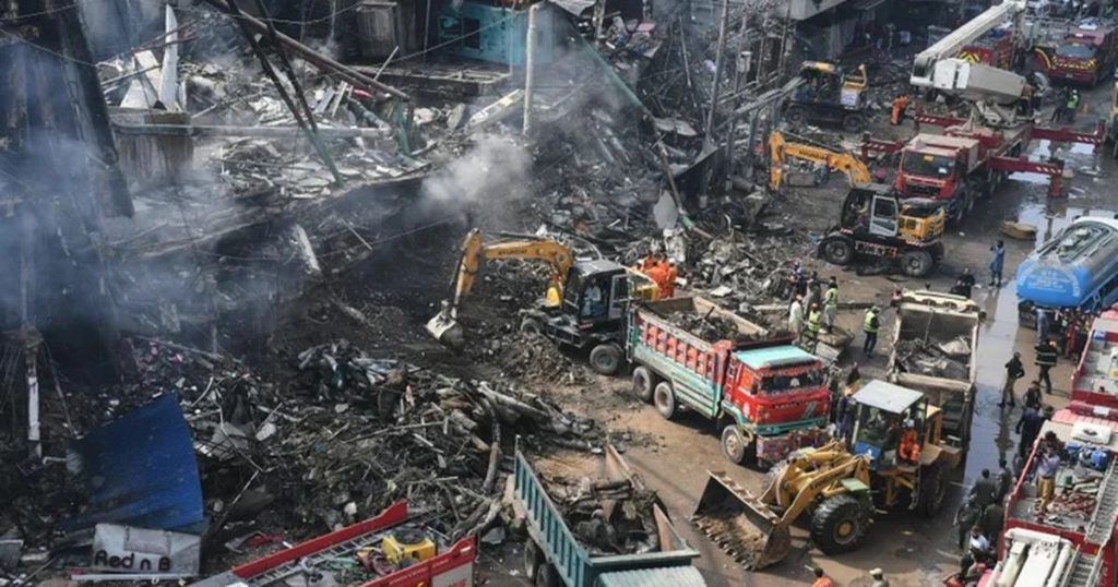 Vụ bé trai 11 tuổi nghi nghịch que diêm làm cháy trung tâm thương mại, 72 người chết: Nhân chứng nói gì?