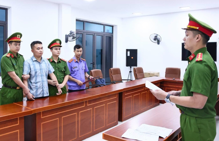 Vụ điểm 10 môn Toán ở Tuyên Quang: Giáo viên Nguyễn Hà Duy bị bắt về tội gì?